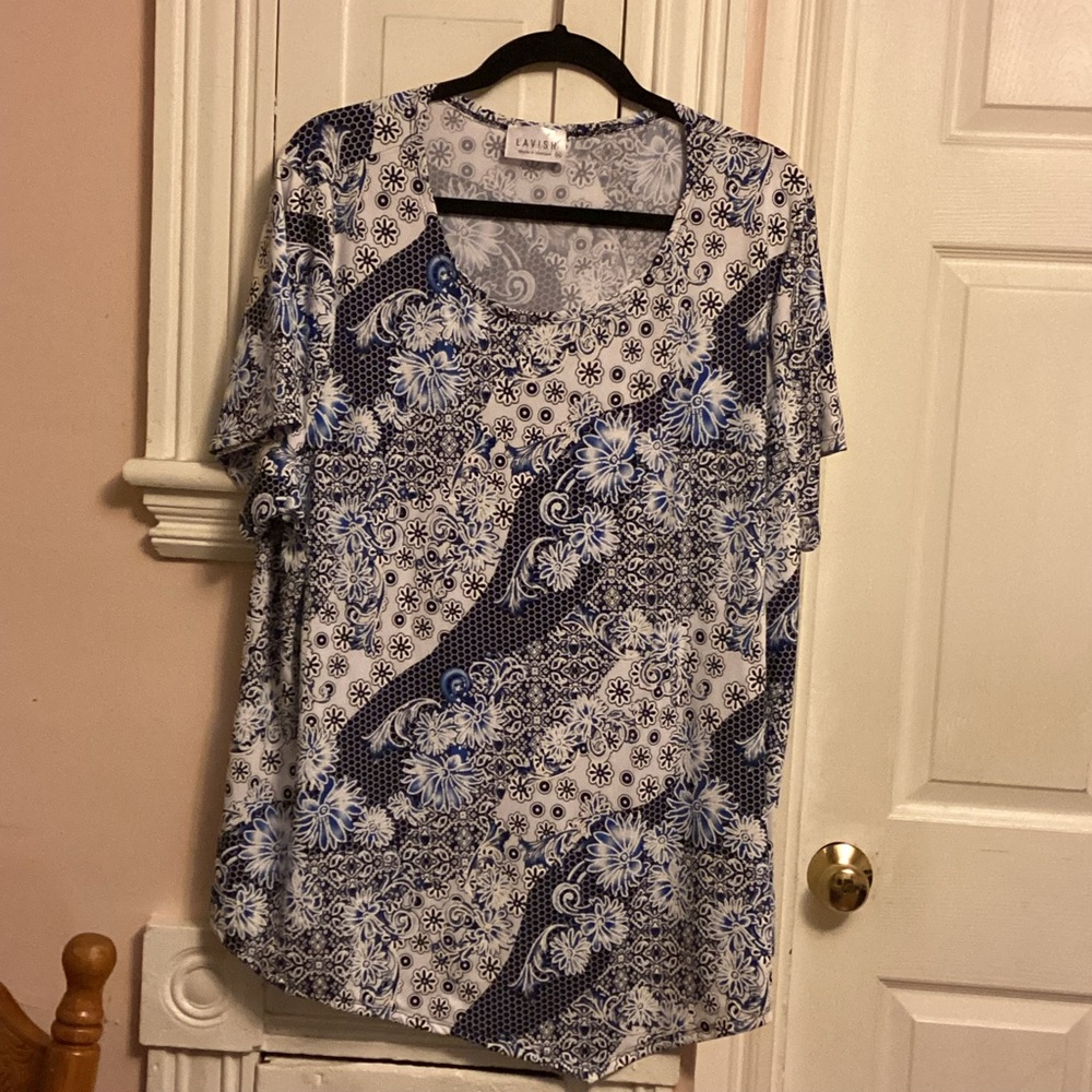 Lavish White and blue Graphic Short Sleeve Blouse